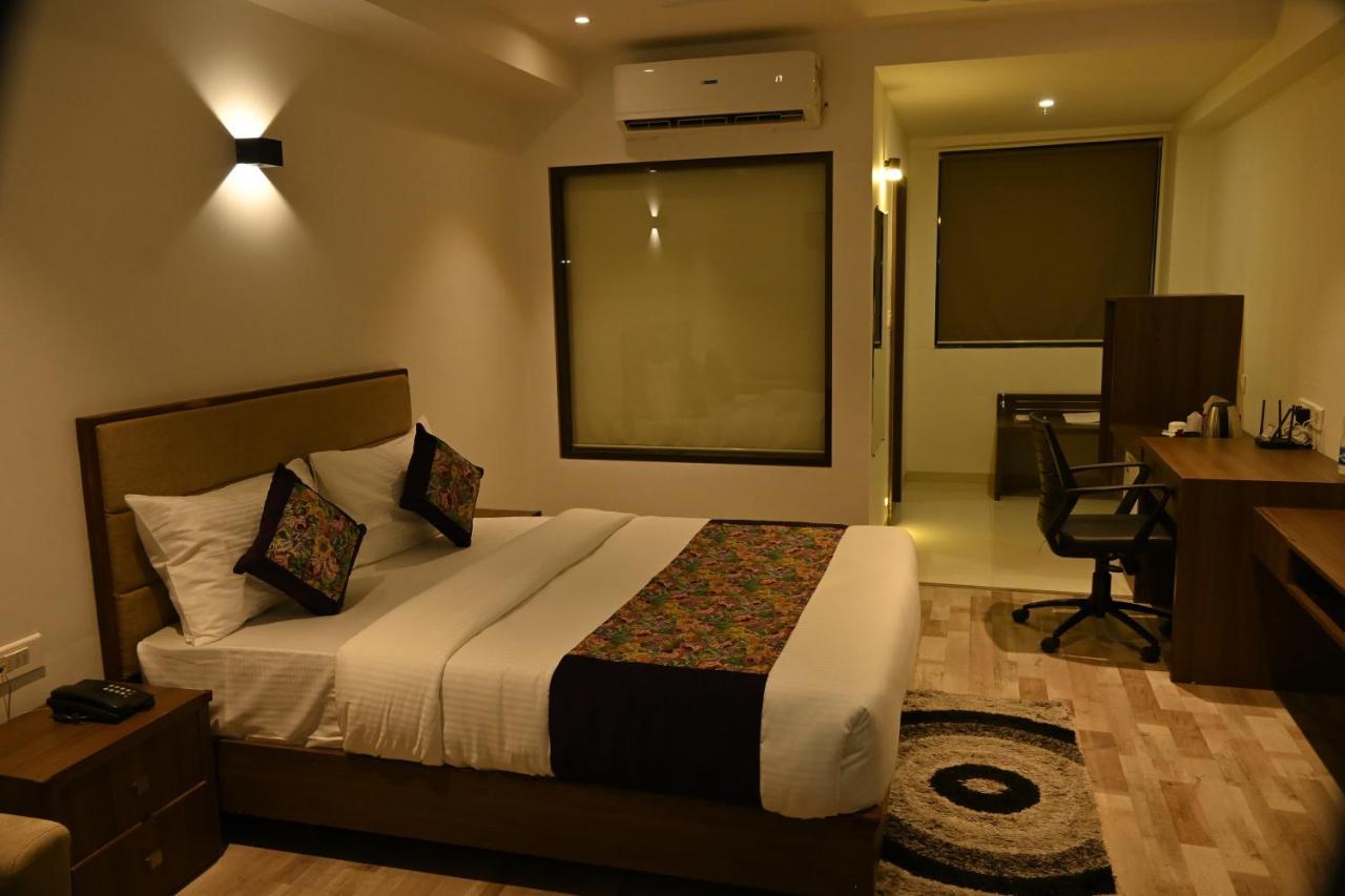 The Orange Zest Hotel Vithalpur Екстериор снимка
