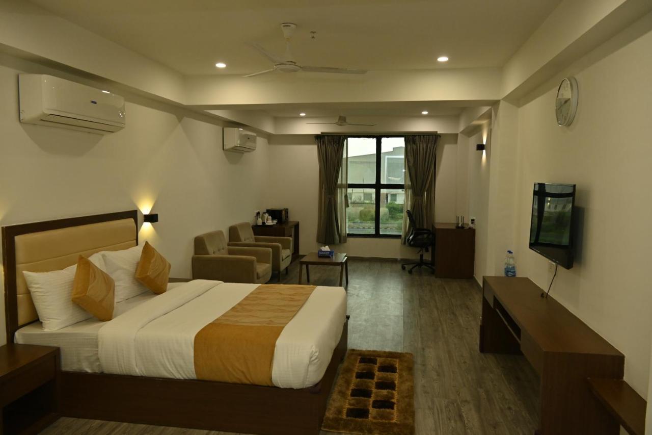 The Orange Zest Hotel Vithalpur Екстериор снимка