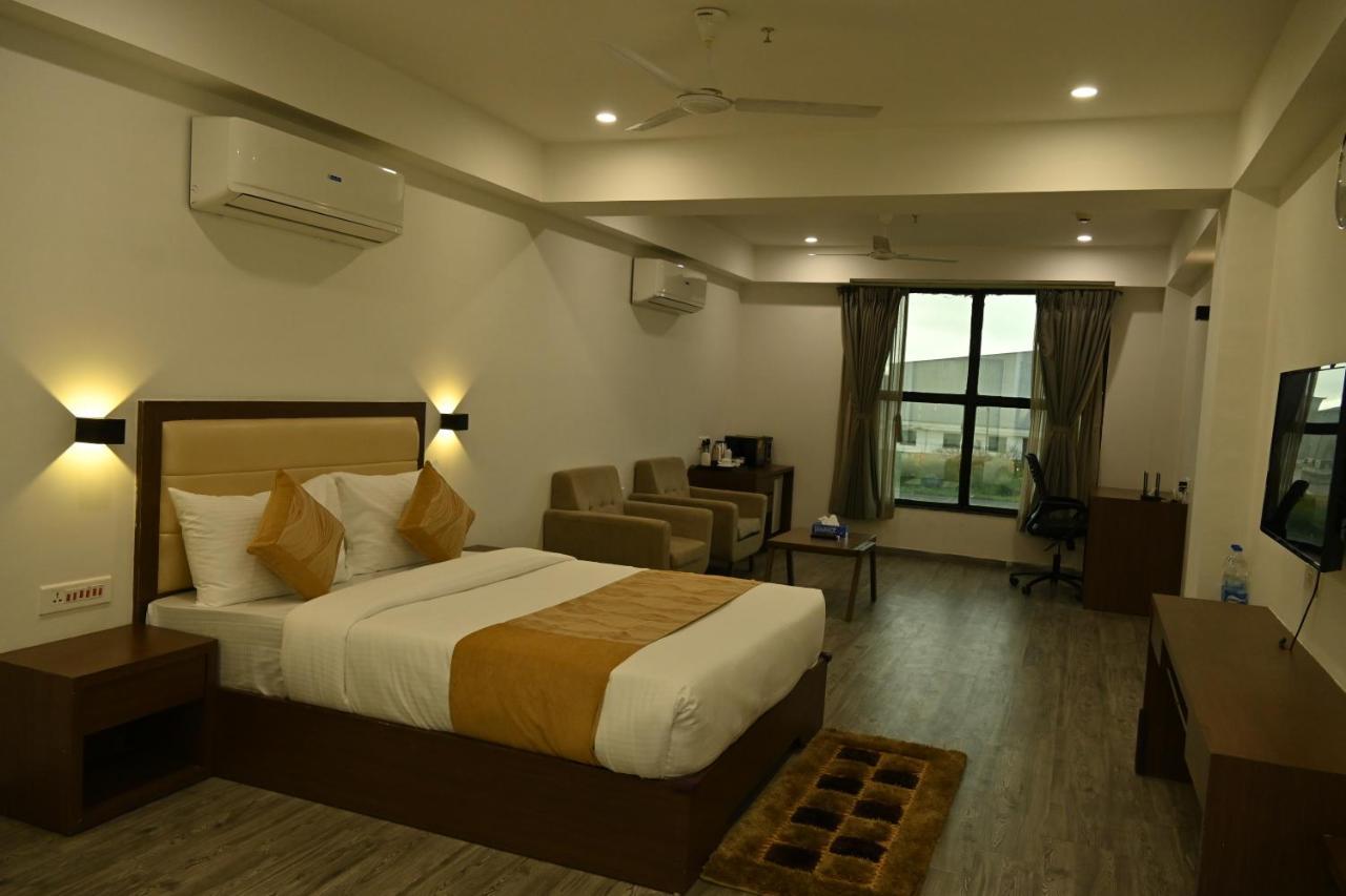 The Orange Zest Hotel Vithalpur Екстериор снимка
